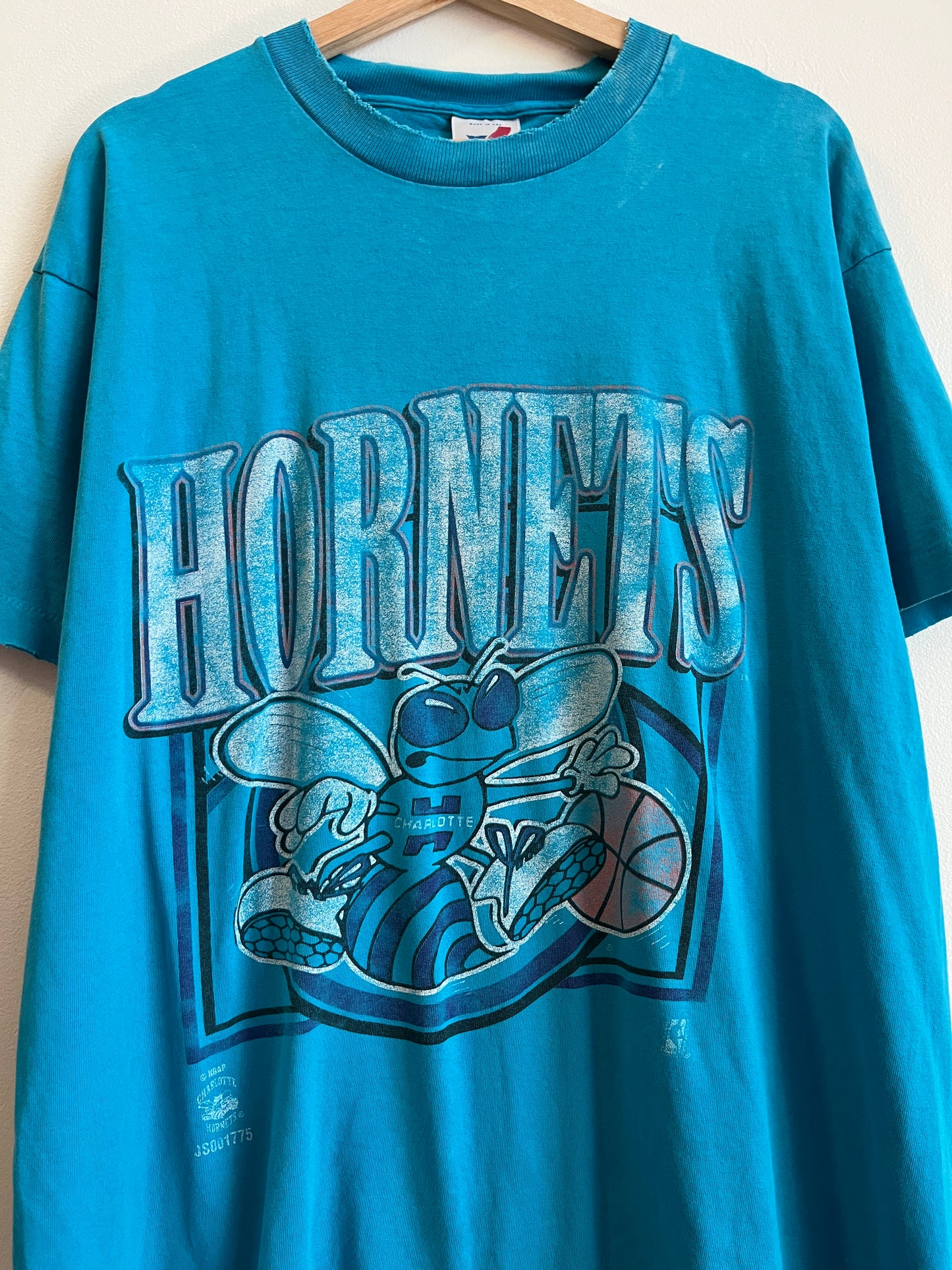 90s Charlotte Hornets Faded & Distressed Tee (XL)