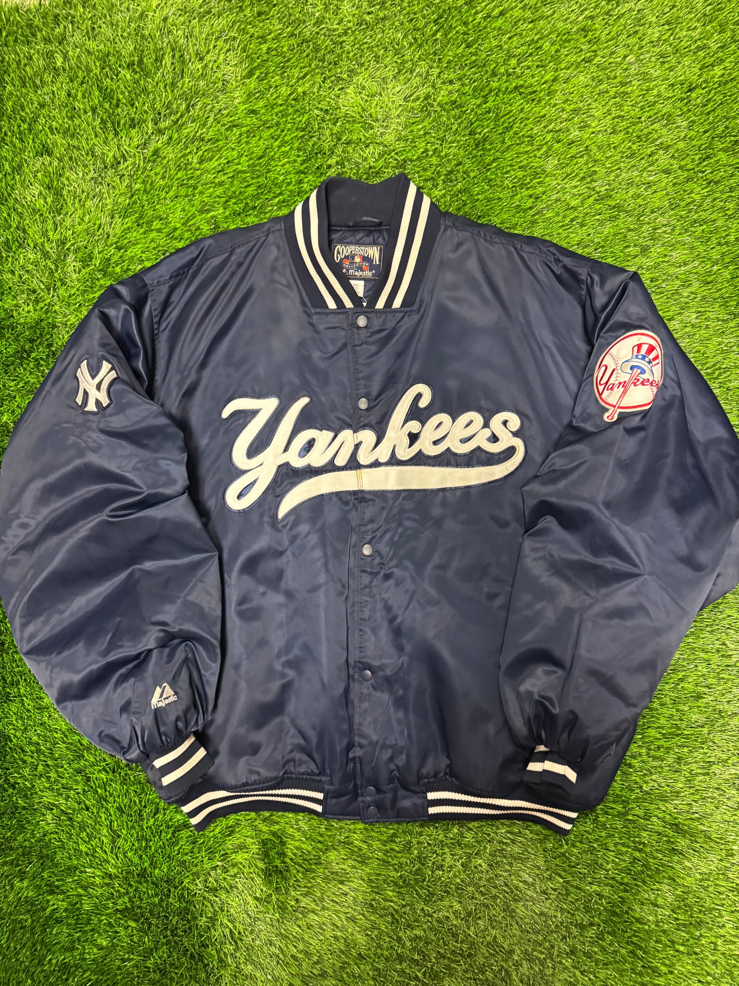 90s New York Yankees Vintage Spell Out Majestic Satin Jacket (XXXL)