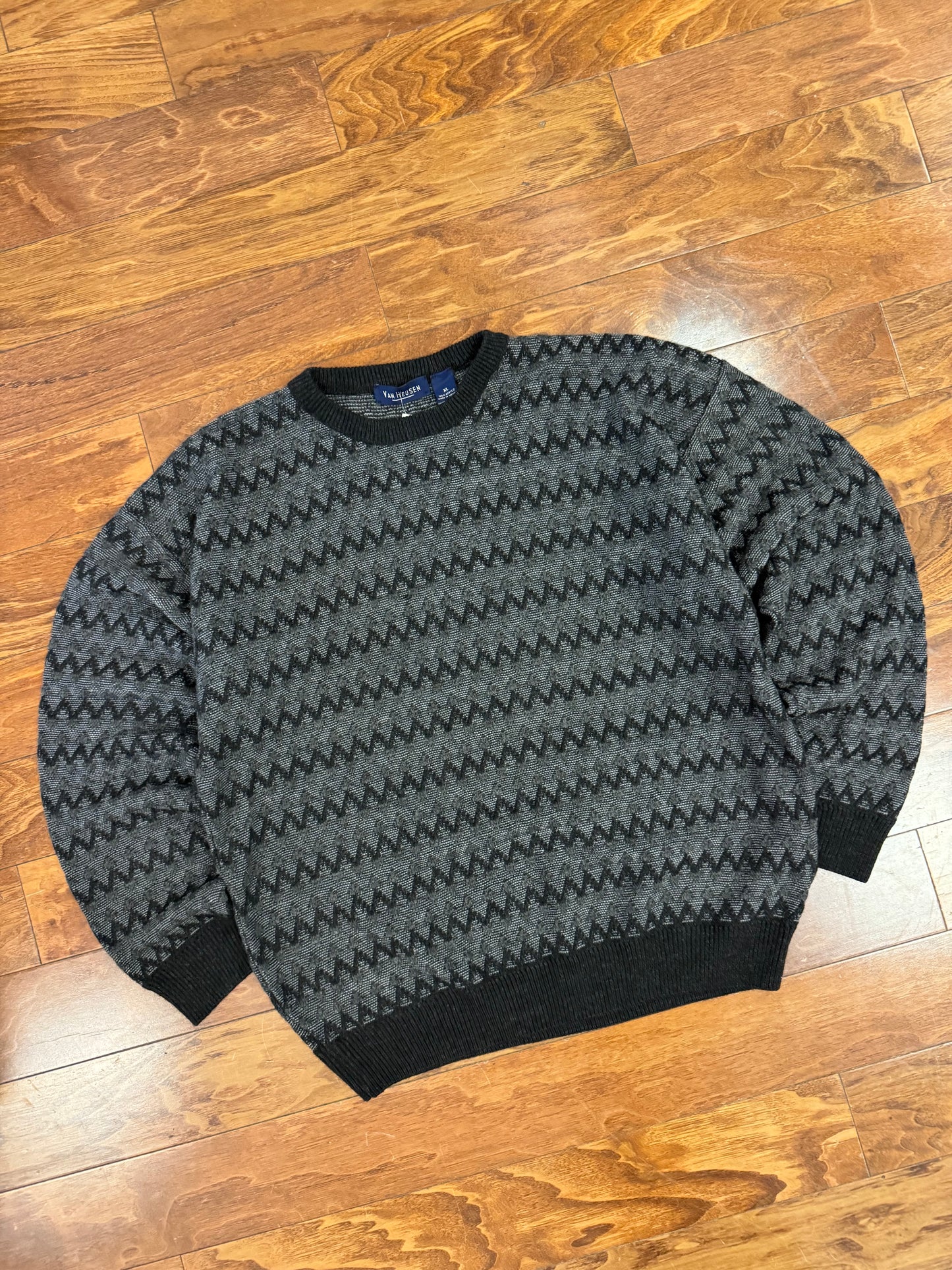 90s Van Heusen Black Sweater (XL)