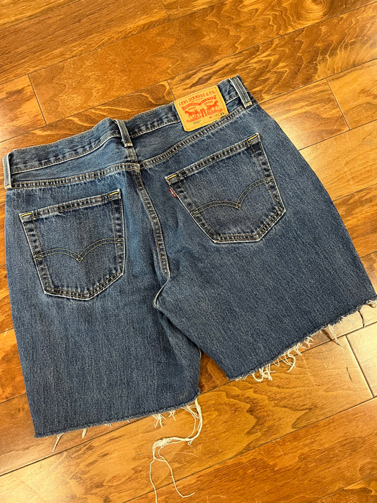 00s Levi's 550 Dark Blue Cut Offs (34)