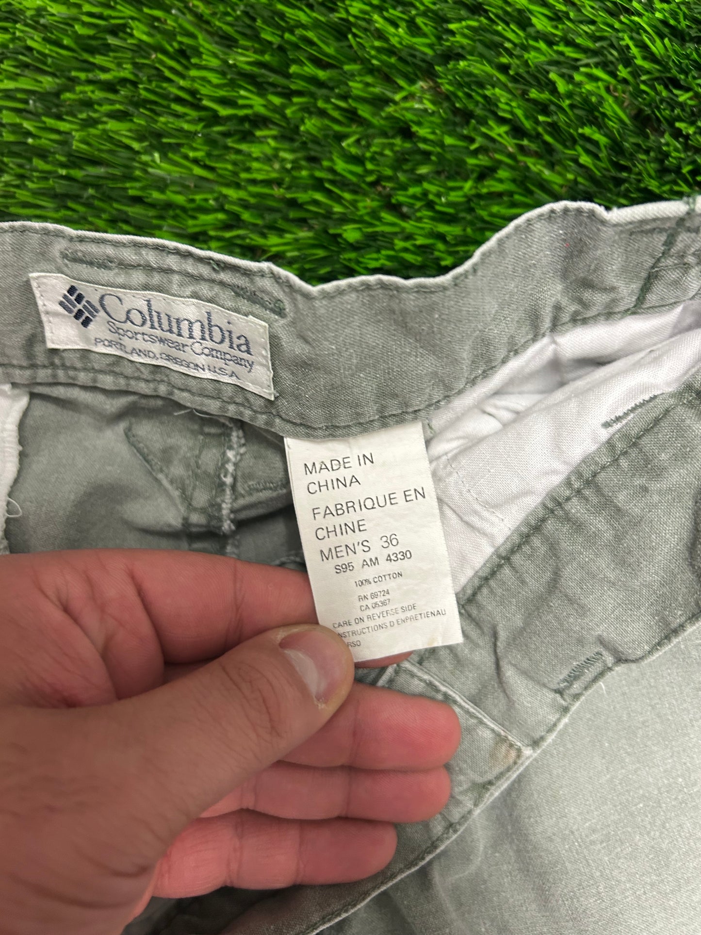 90s Columbia Olive Cargo Shorts (32)