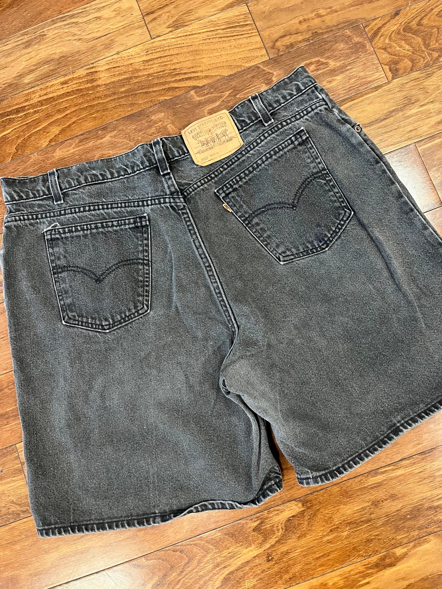 90s Levi's Black Orange Tab Jean Shorts (40)