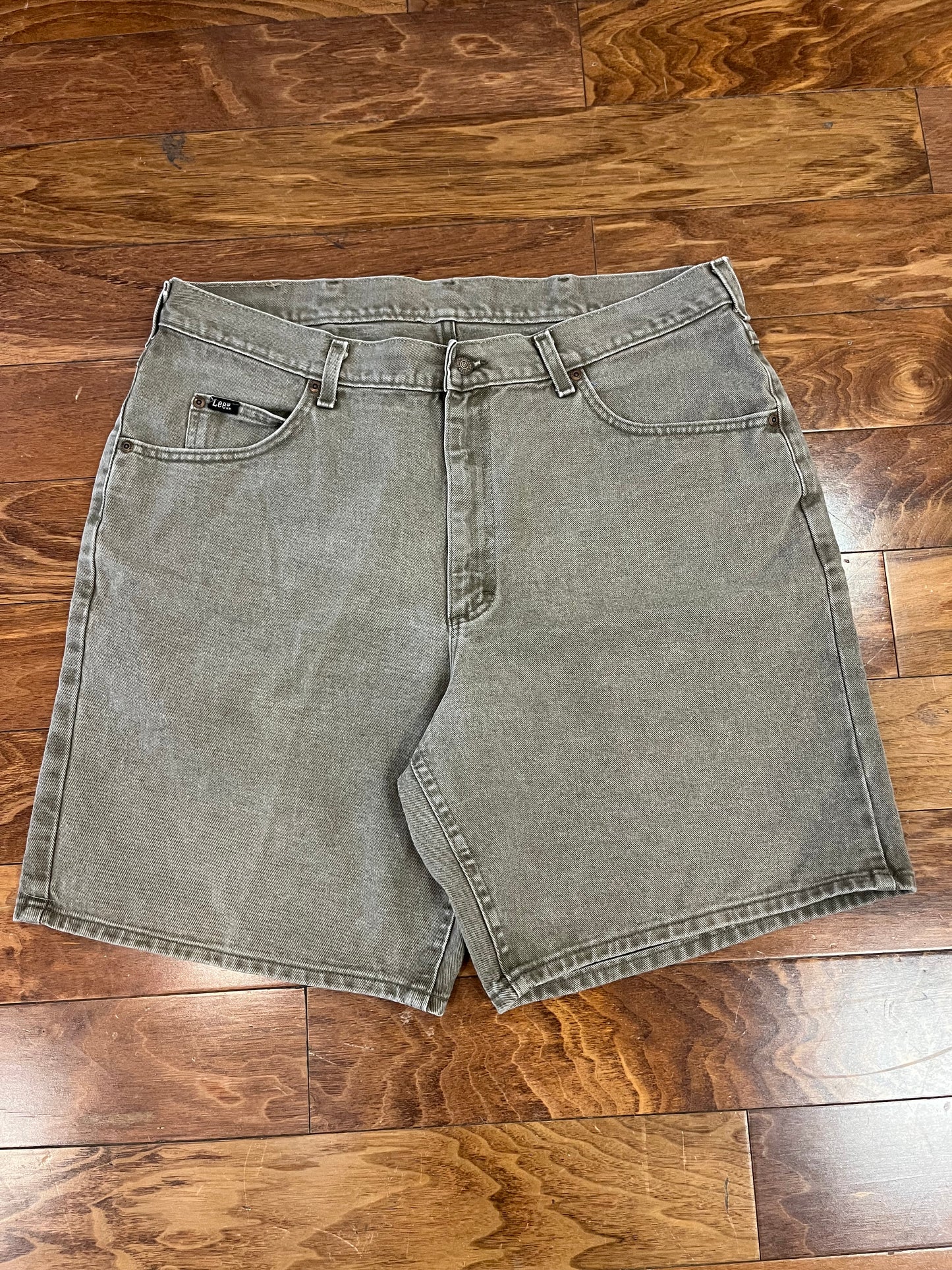 90s Lee Faded Cement Shorts (40)