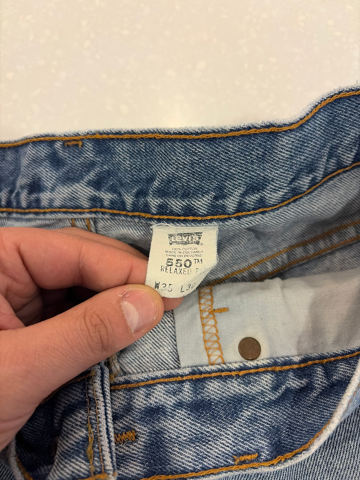 2002 Levi's 550 Stained Shorts (35)
