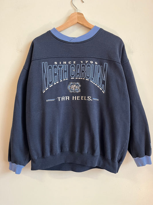 00s UNC Tar Heels Embroidered Spell Out Lee Sports Crewneck (L)
