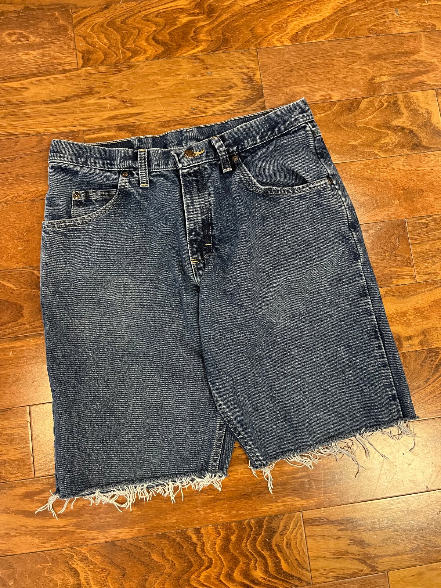 00s Wrangler Dark Wash Blue Shorts (32)