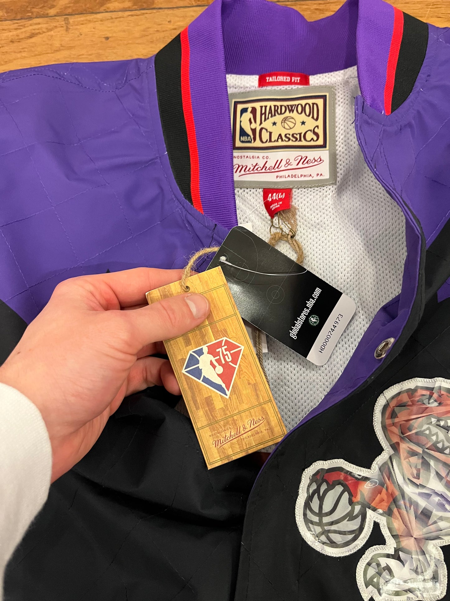 Toronto Raptors Mitchell & Ness Deadstock Jacket (L)