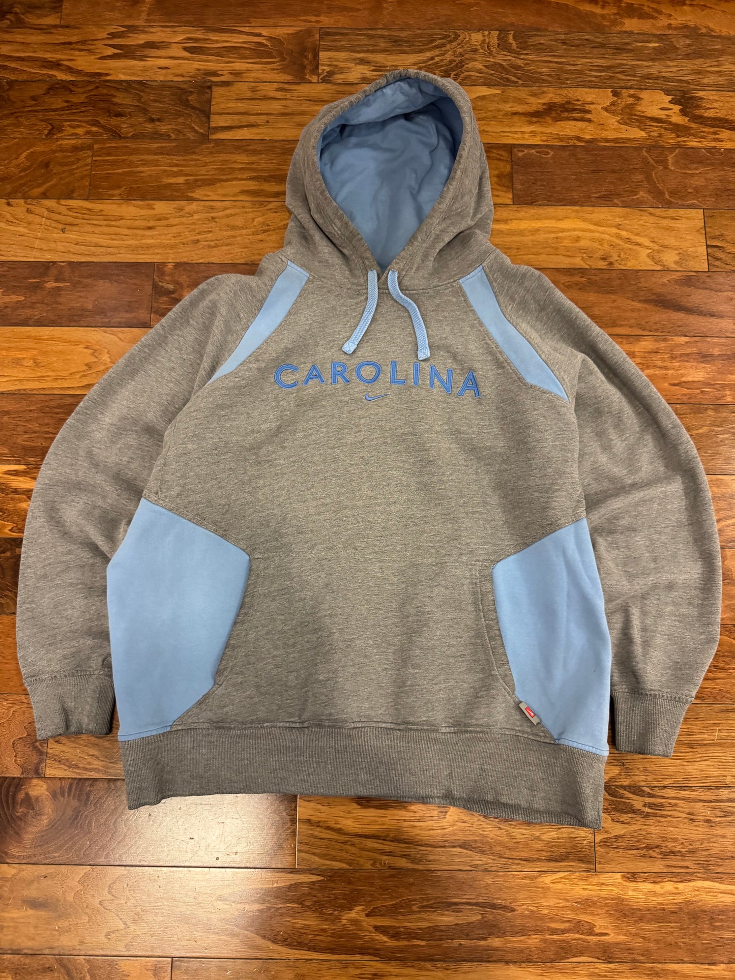 00s UNC Center Swoosh Two Toned Vintage Nike Hoodie (XXL)