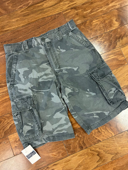 00s Cargo Supplies Camo Shorts (32)