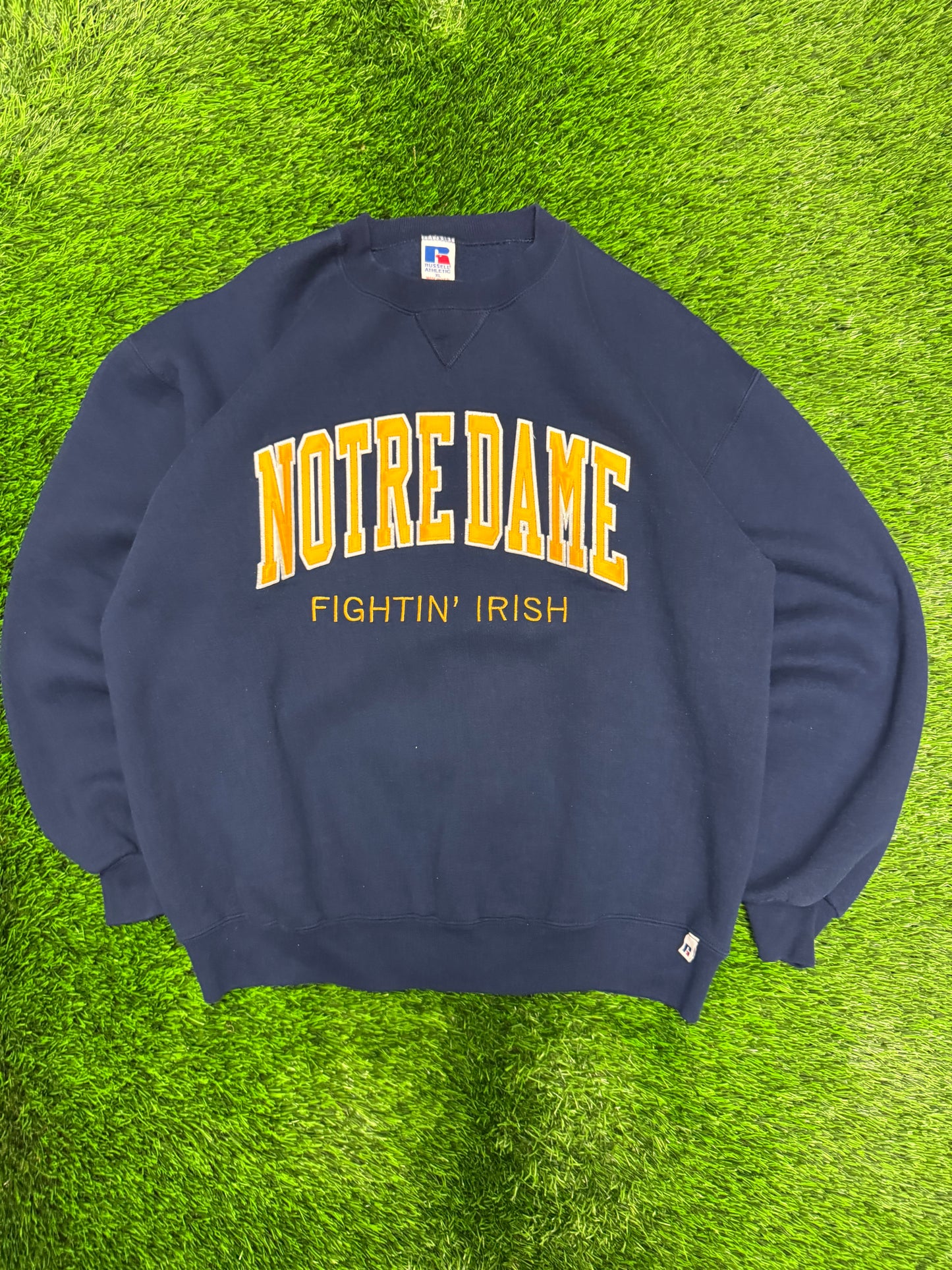 90s University of Notre Dame Vintage Russell Embroidered Crewneck (XL)