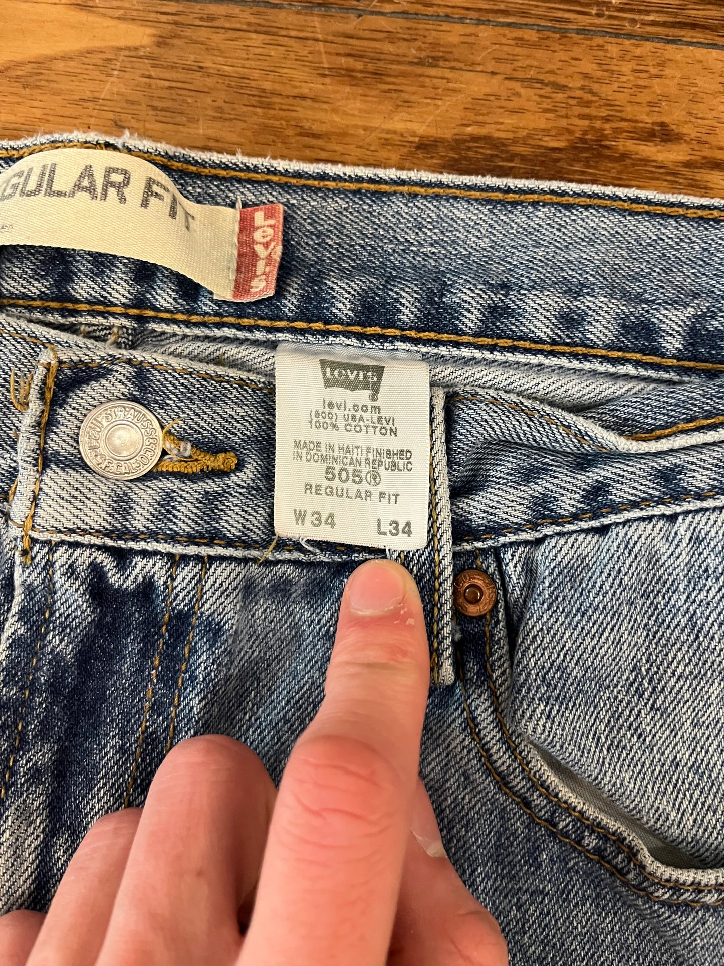 2006 Levi's 505 Mid Wash Jeans (33 x 32)