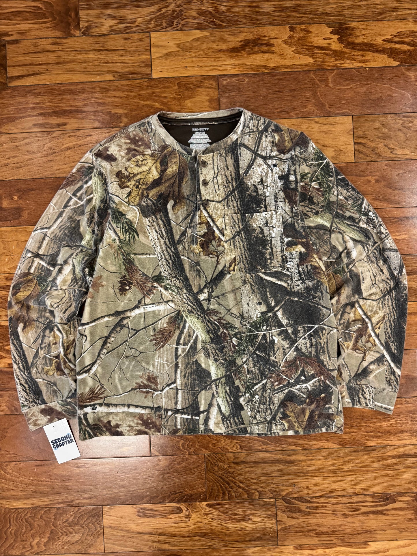 2010s Real Tree Camo Henley Long Sleeve Shirt (L)
