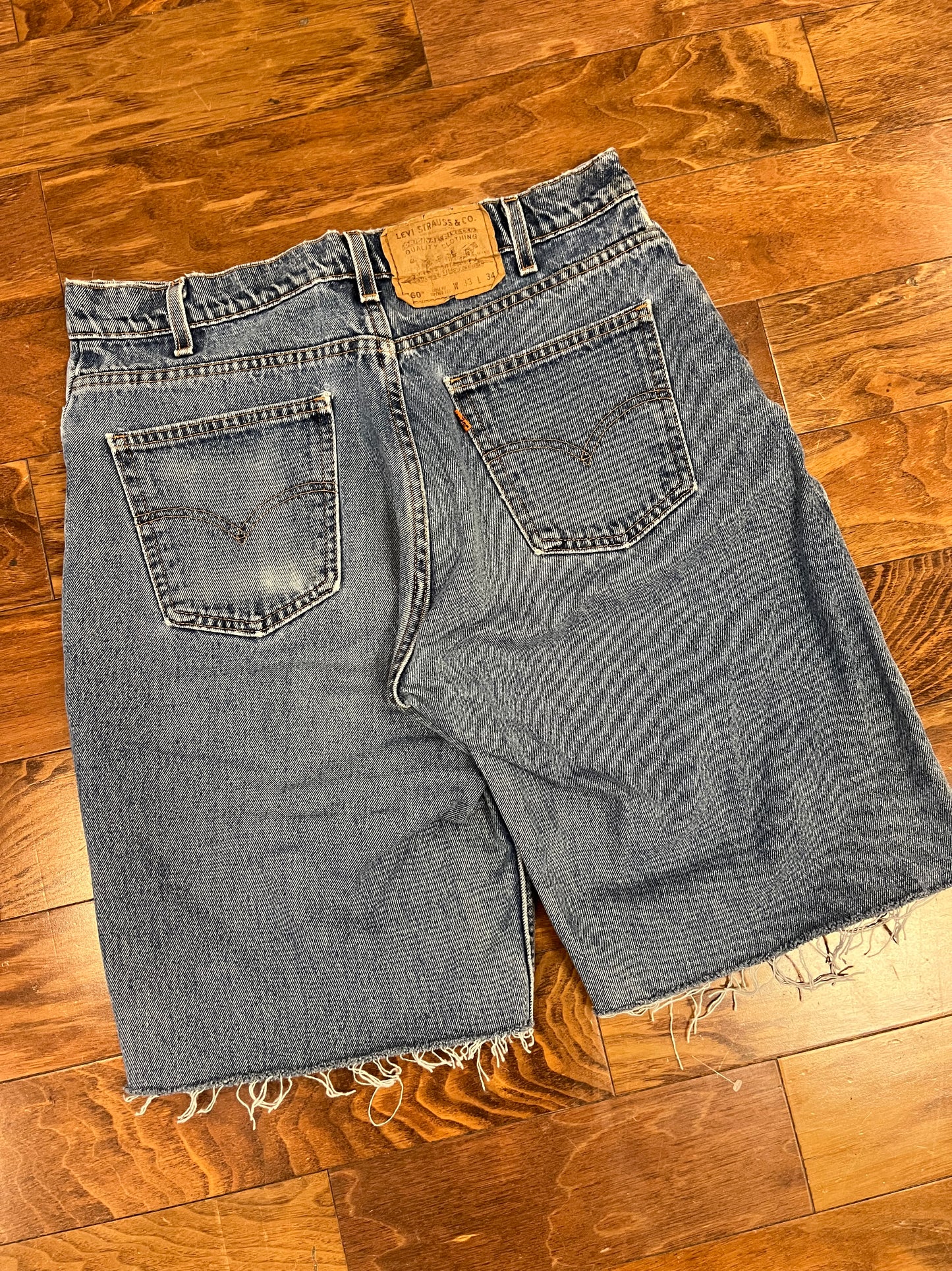 1998 Levi's 560 Mid Wash Shorts (32)
