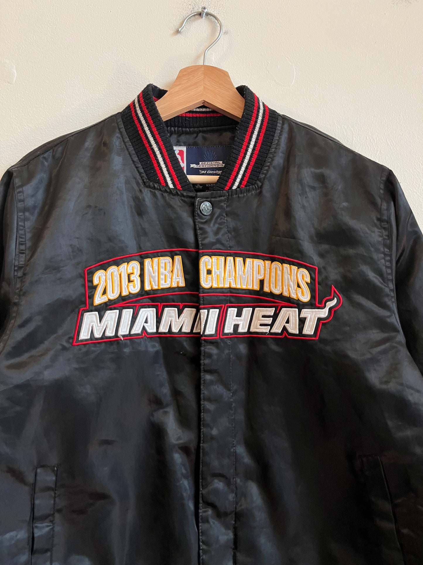 2013 Miami Heat NBA Champions Black Satin Jacket (Youth XL)