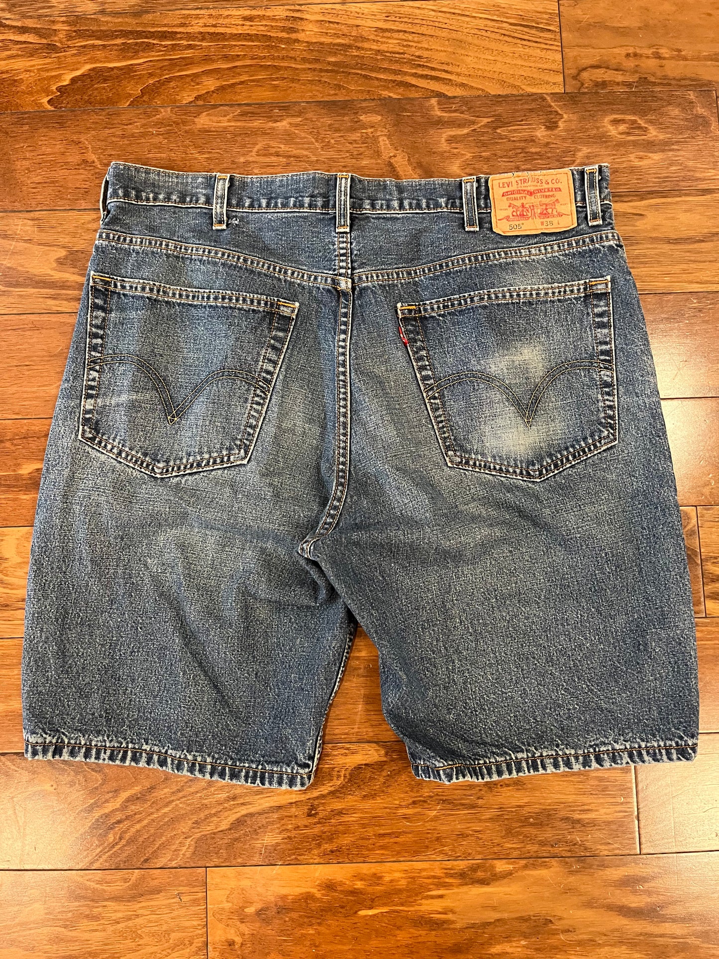 2003 Levi's 505 Dark Wash Shorts (38)