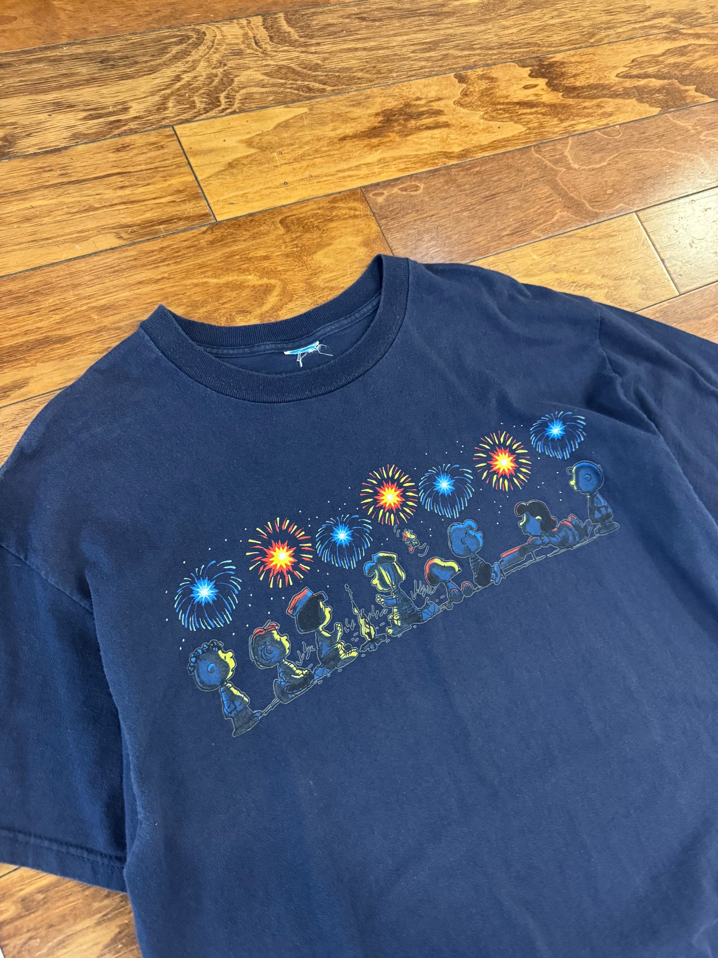 00s Charlie Brown Fireworks Graphic Tee (XL)
