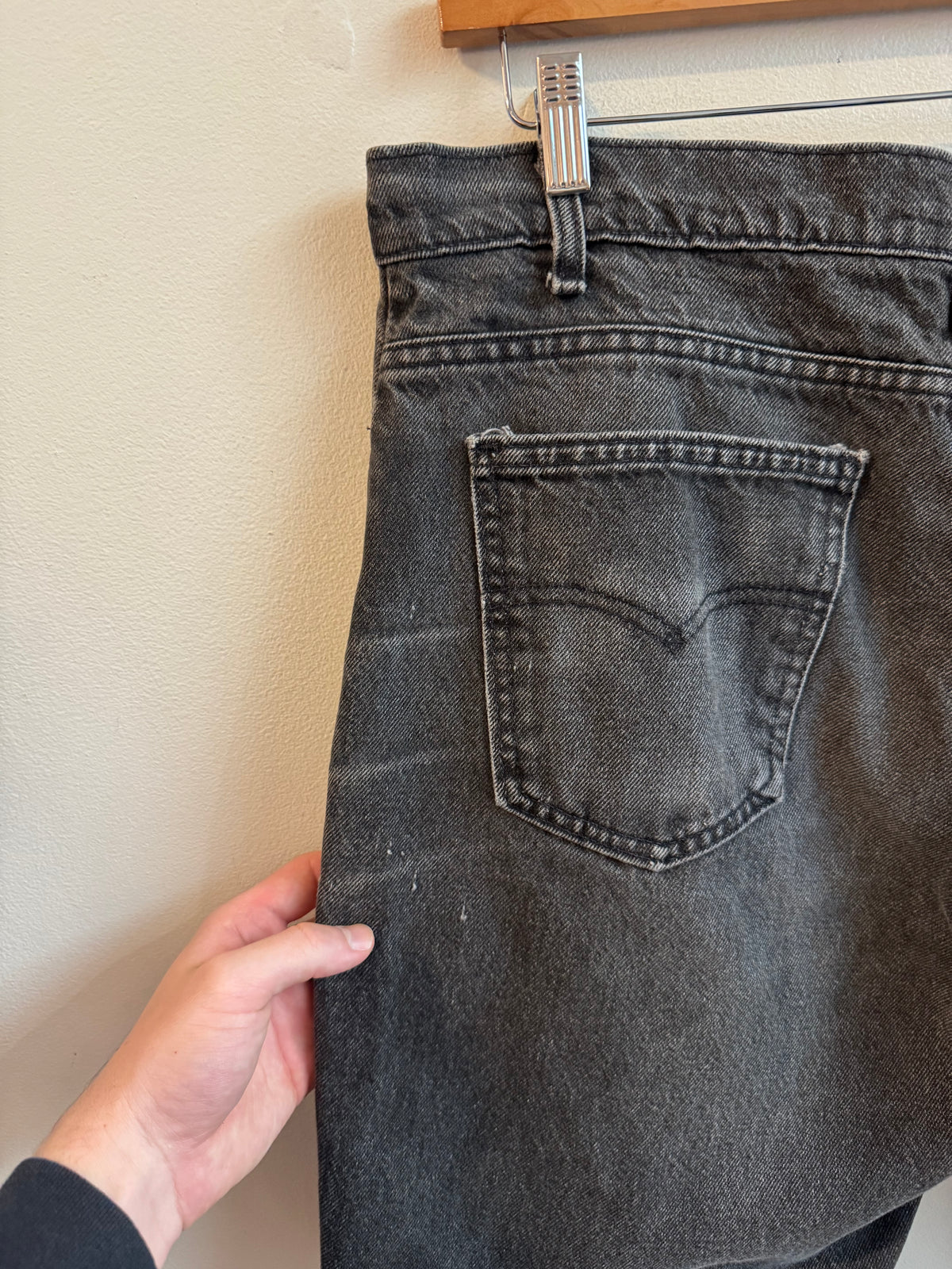 90s Levi's 550 Orange tab Stained Black Shorts (36)