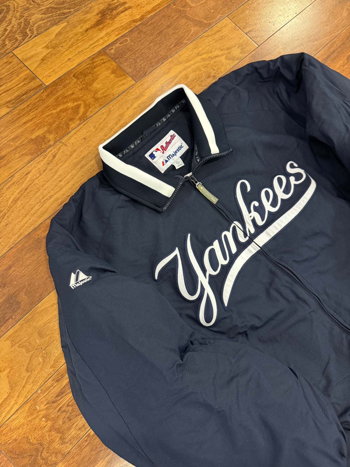 00s New York Yankees Majestic Spell Out Jacket (L)