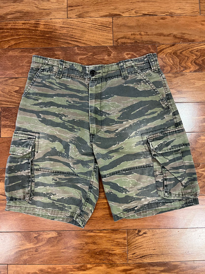 00s Military Camo Cargo Shorts (34)
