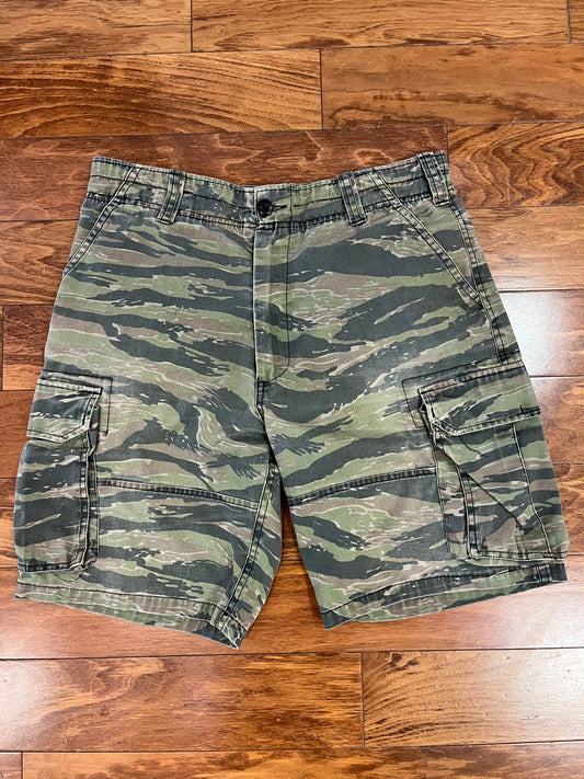 00s Military Camo Cargo Shorts (34)