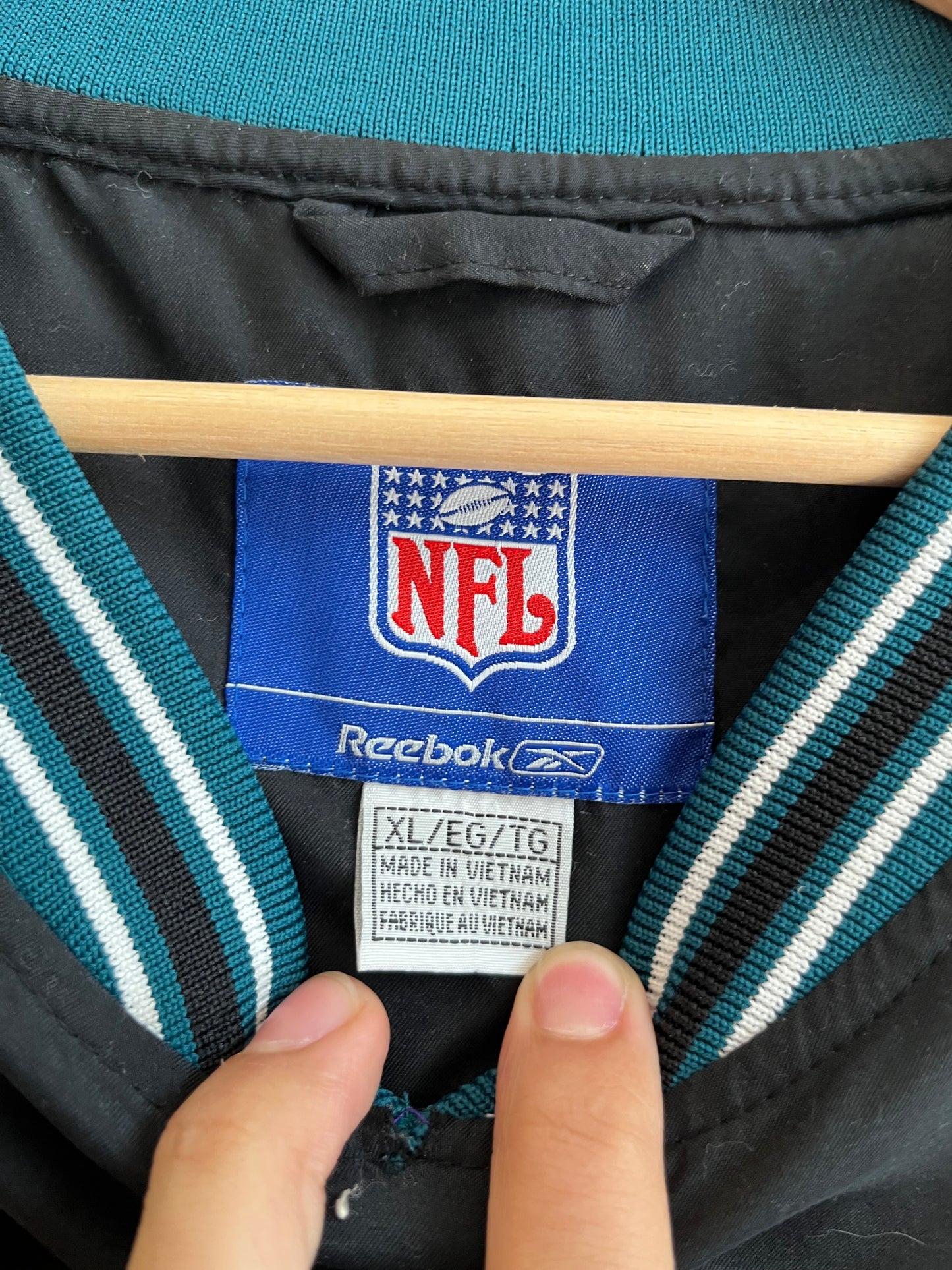 00s Philadelphia Eagles Reebok NFL Black Windbreaker (XL)