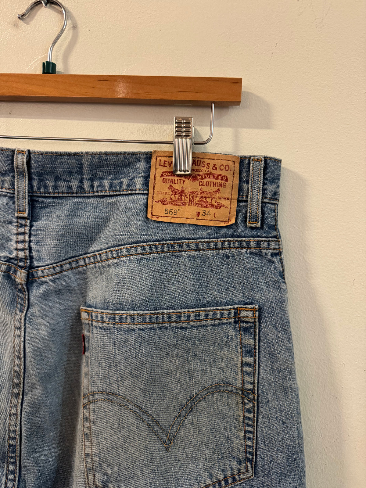 2009 Levi's 569 Baggy Shorts (34)