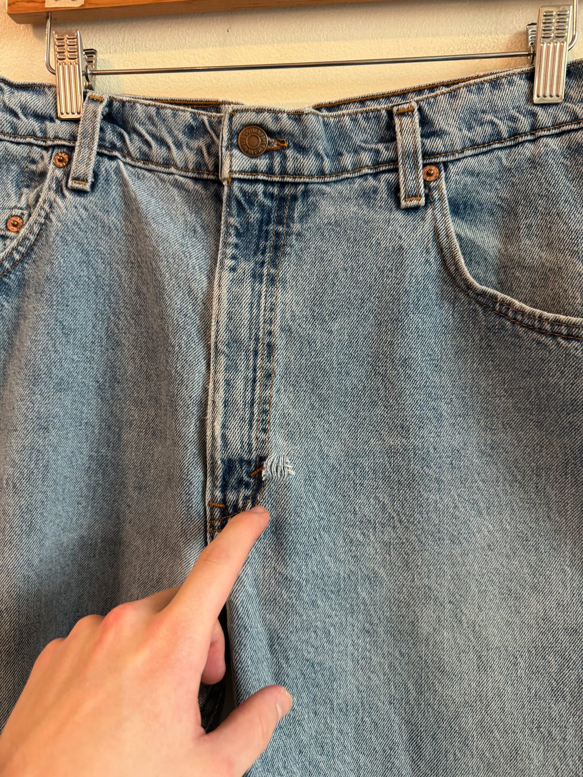 1997 Levi”s 560 Baggy Light Wash Shorts (36)