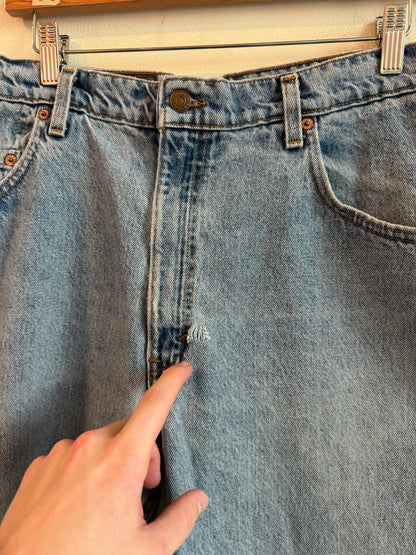 1997 Levi”s 560 Baggy Light Wash Shorts (36)