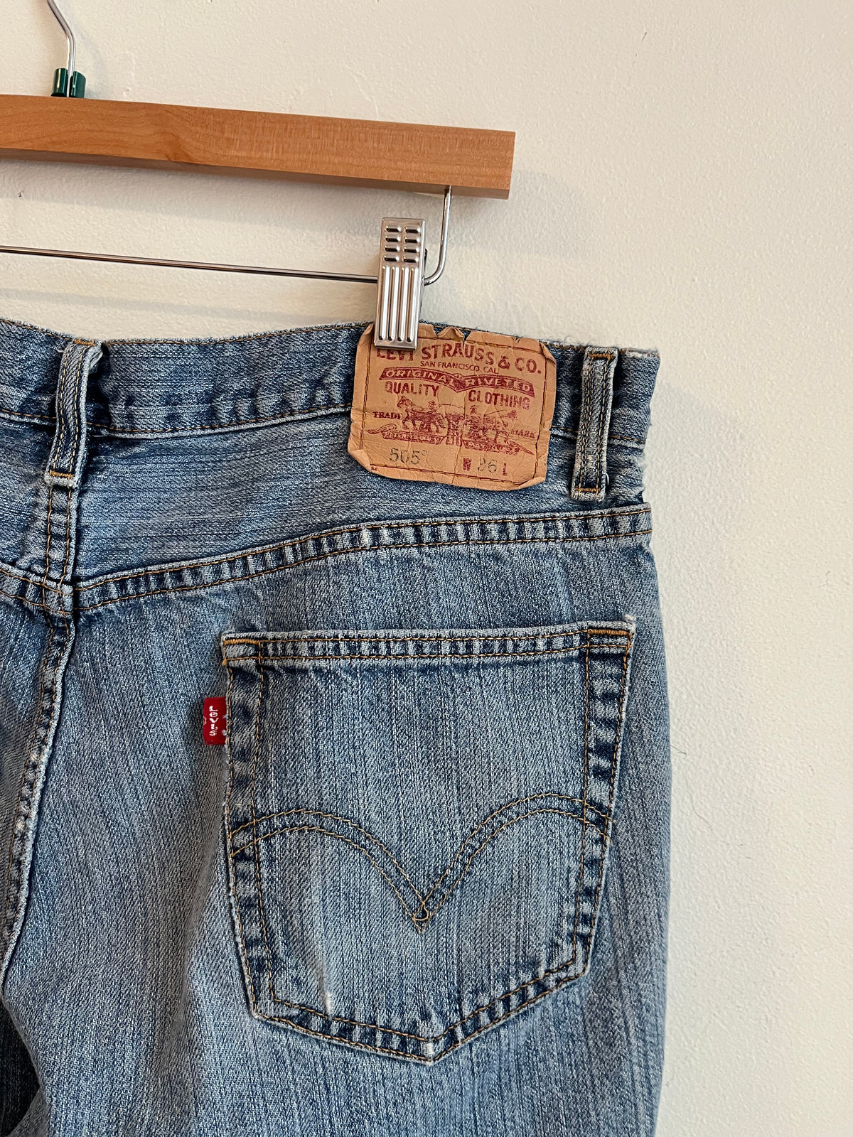2006 Levi's 505 Distressed Jean Shorts (36)