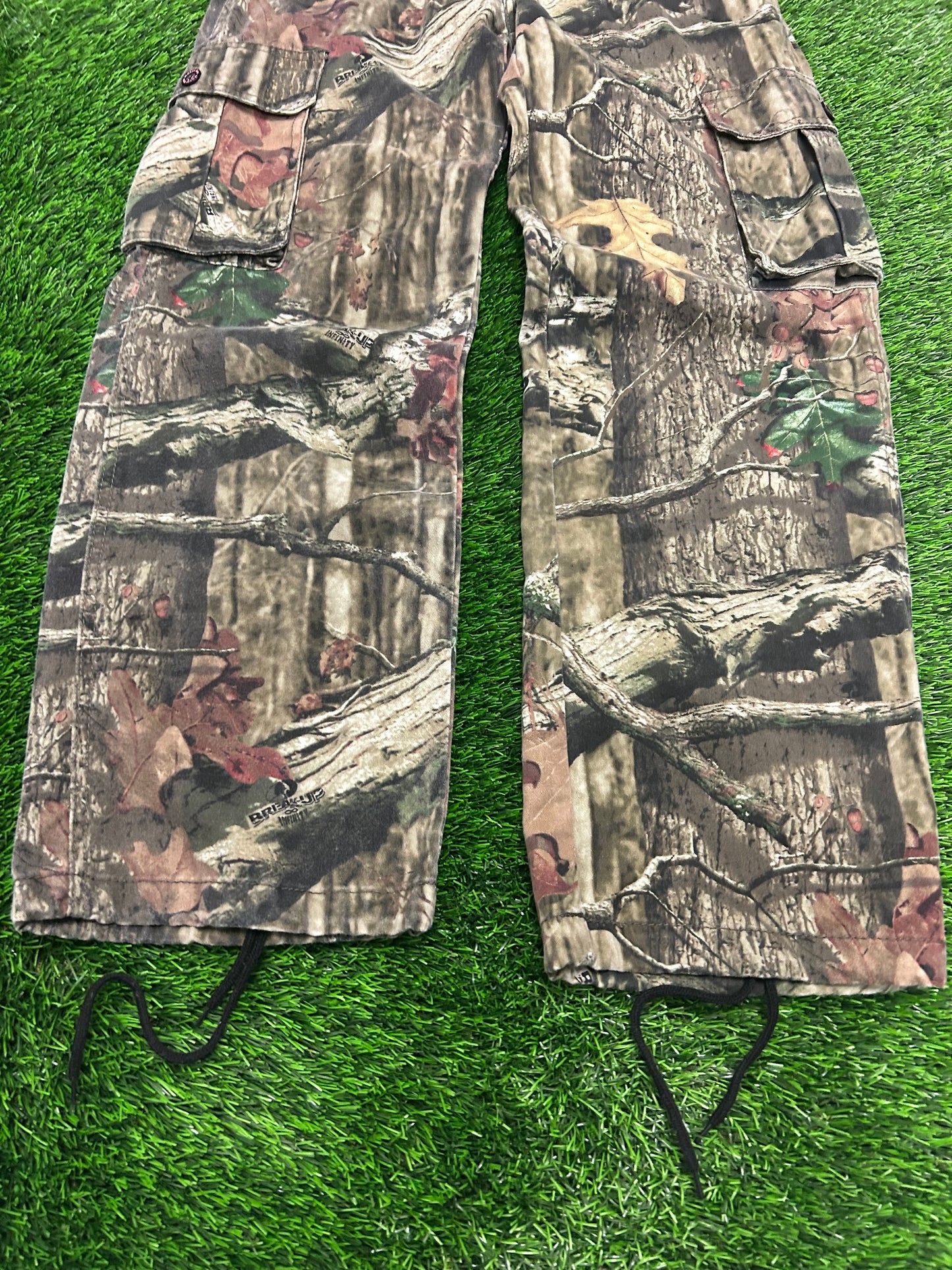 00s Vintage Mossy Oak Pink Accent Camo Pants (32 x 32)