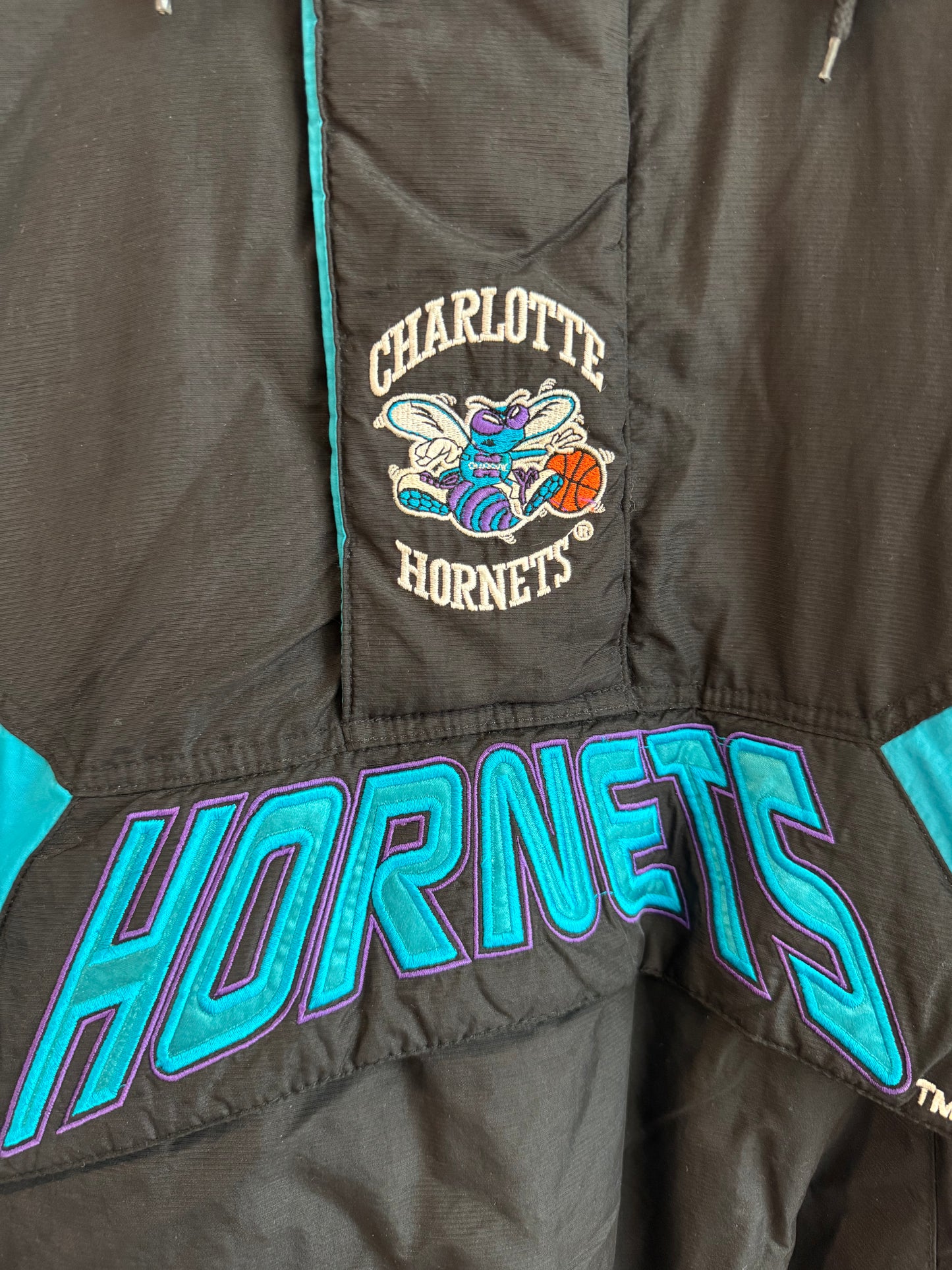 90s Charlotte Hornets Black Starter Puffer Jacket (L)