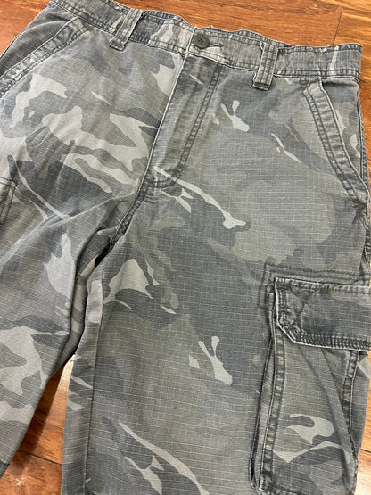 00s Cargo Supplies Camo Shorts (32)