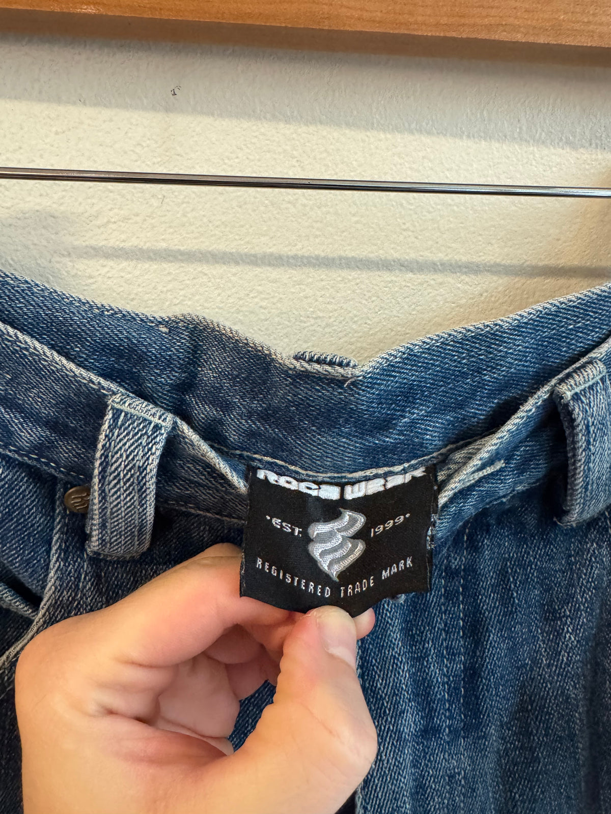 00s Rocawear Baggy Mid Wash Shorts (32)
