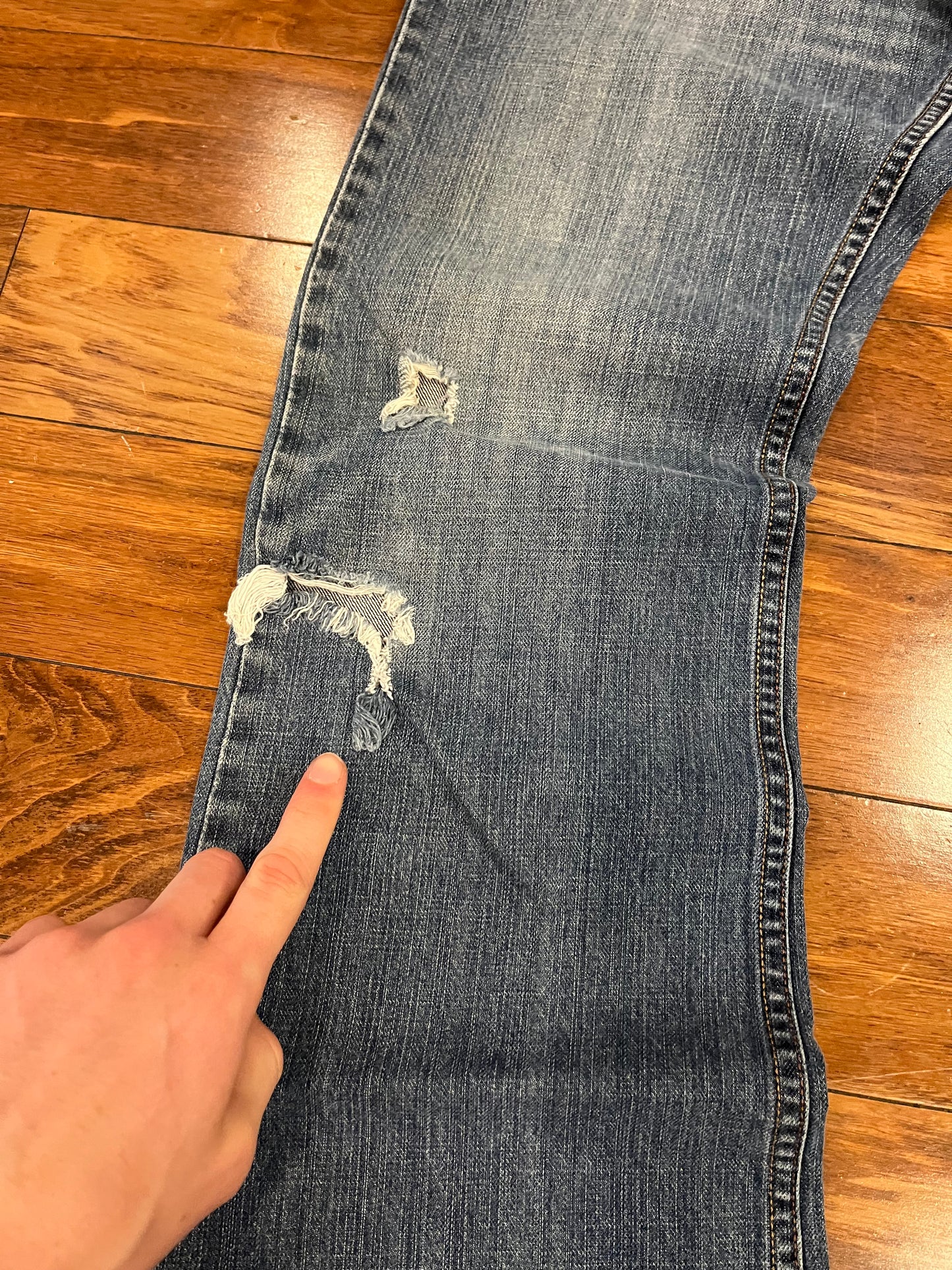 00s Levi's 527 Distressed Boot Cut Jeans (32 x 34)