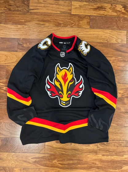 2022 Calgary Flames Adidas NHL Jersey (XL)