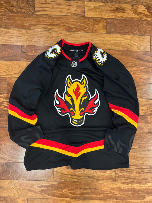 2022 Calgary Flames Adidas NHL Jersey (XL)