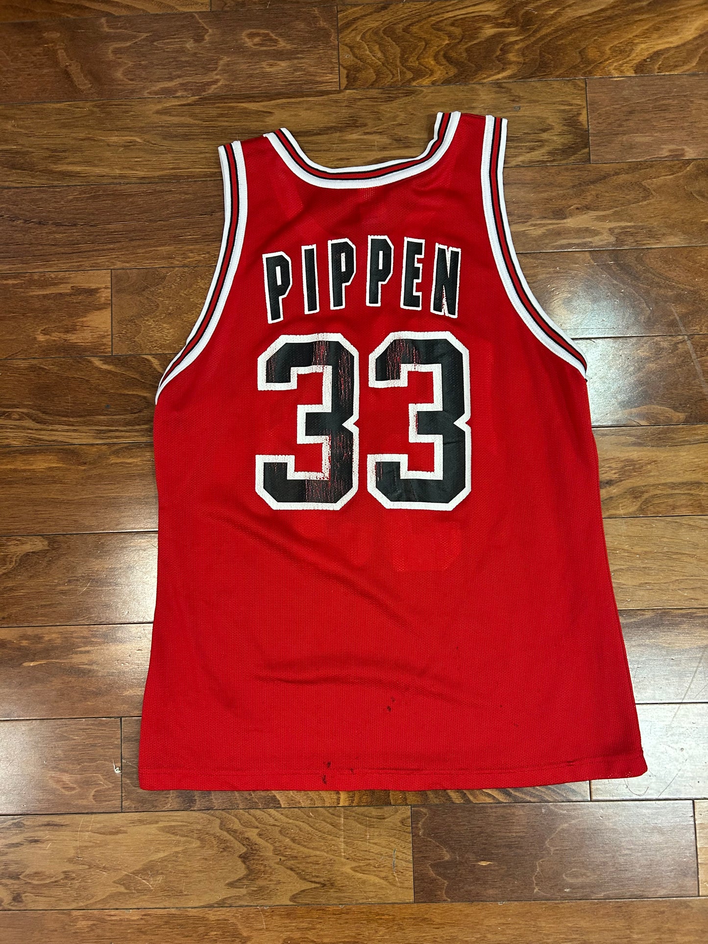 90s Chicago Bulls Scottie Pippen #33 Vintage Champion NBA Jersey (M)