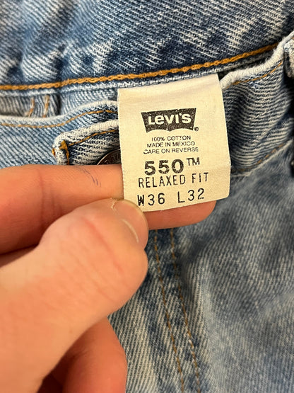 2000 Levi's 550 Light Wash Blue Jeans (36 x 32)
