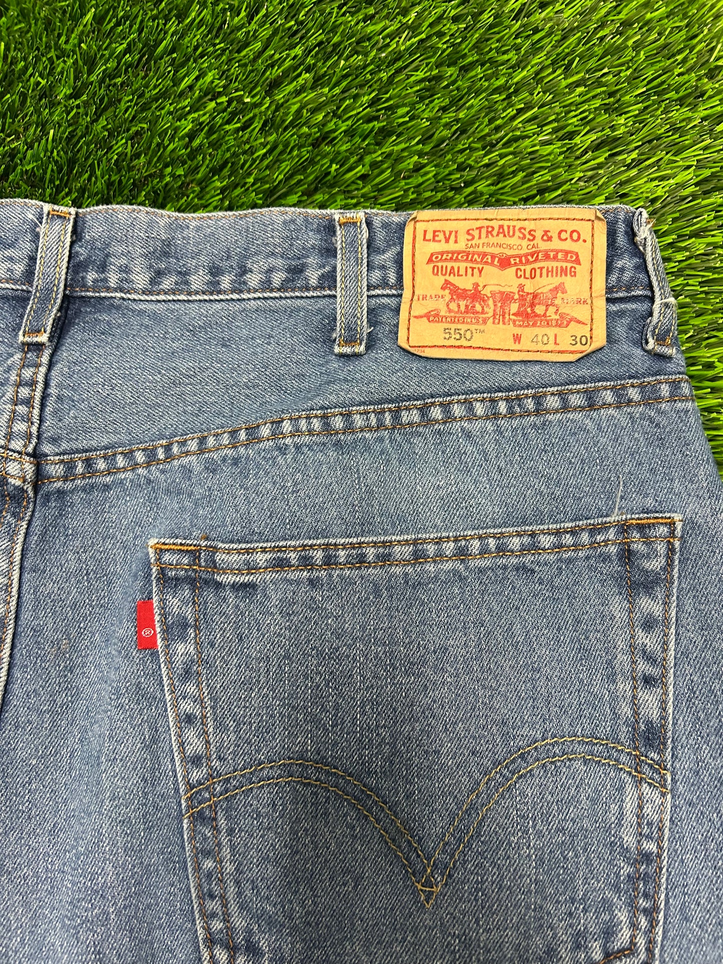 00s Vintage Levi's 550 Dark Wash Frayed Cut Off Jean Shorts (40)