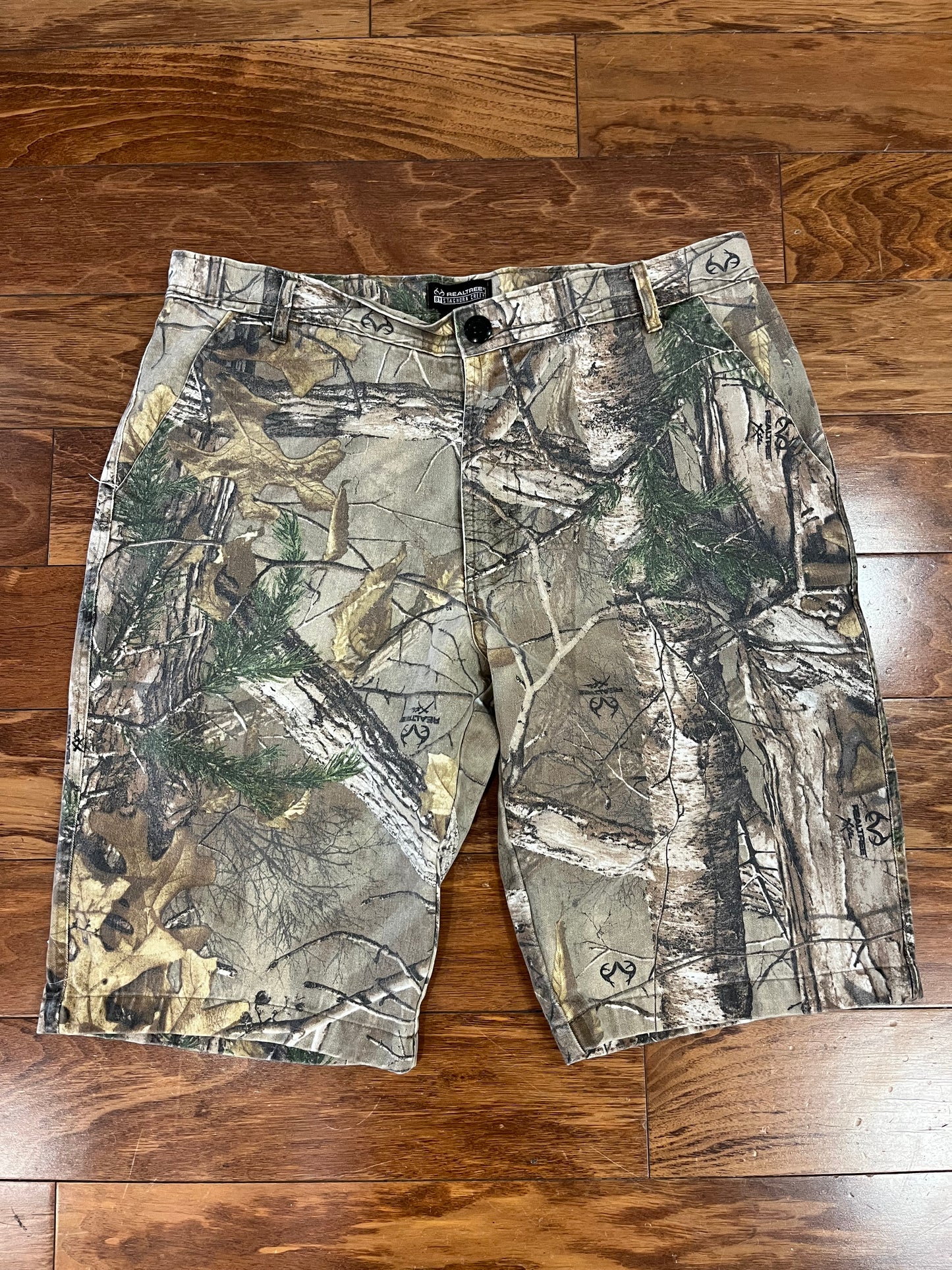 00s Realtree Faded Camo Shorts (34)