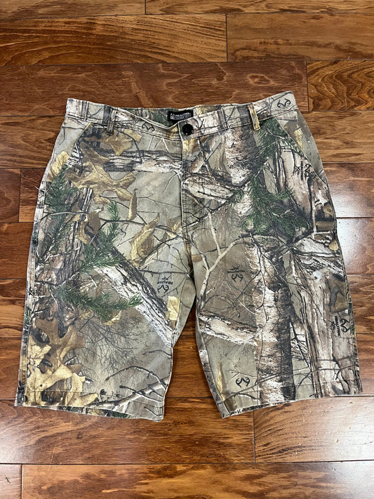 00s Realtree Faded Camo Shorts (34)