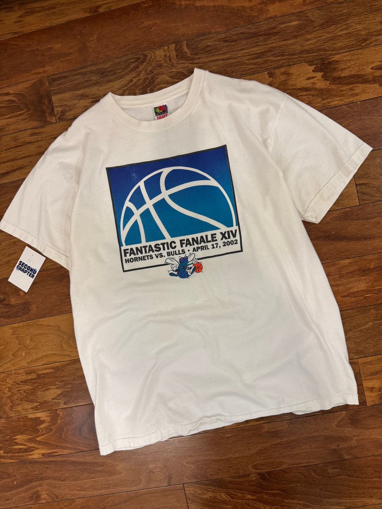 2002 Charlotte Hornets v Chicago Bulls Fantastic Fanale XIV Vintage NBA Tee (XL)