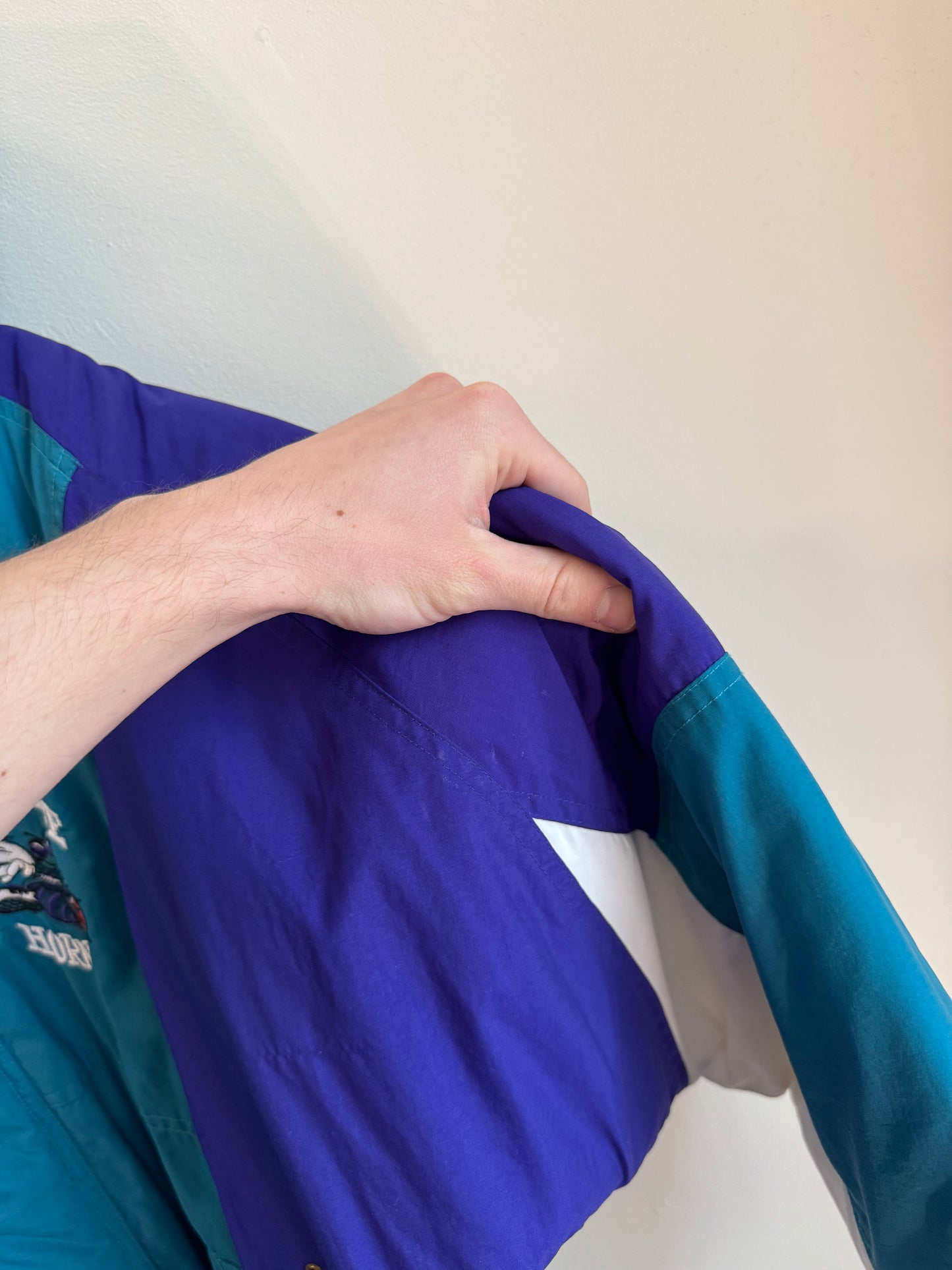 90s Charlotte Hornets Apex Puffer Jacket (L)