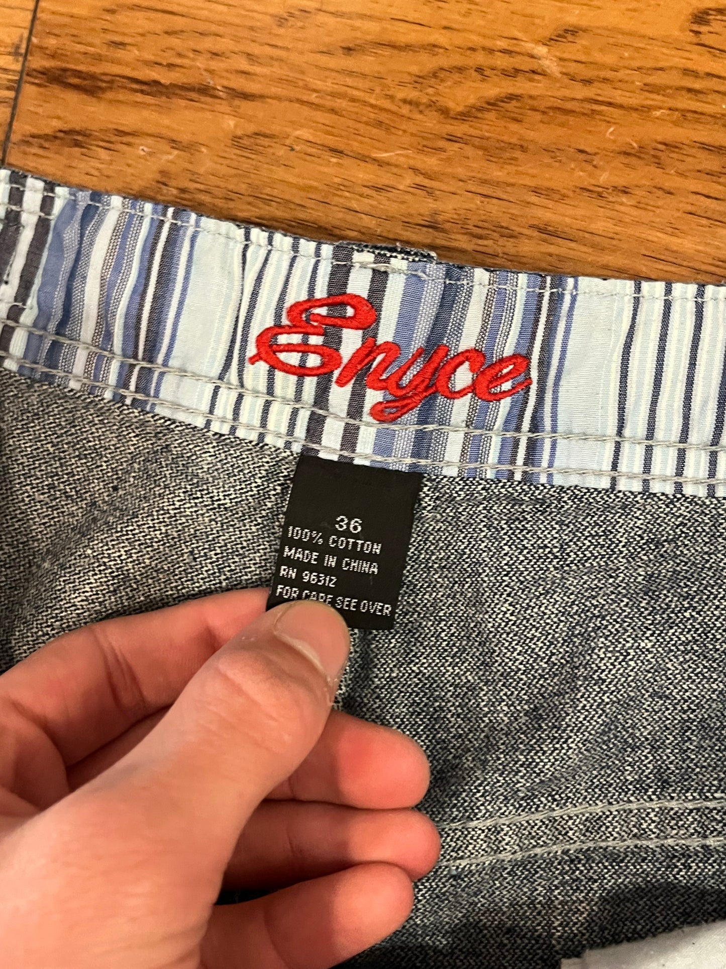 00s Enyce Criss Cross Embrodiered Jeans (34x33)