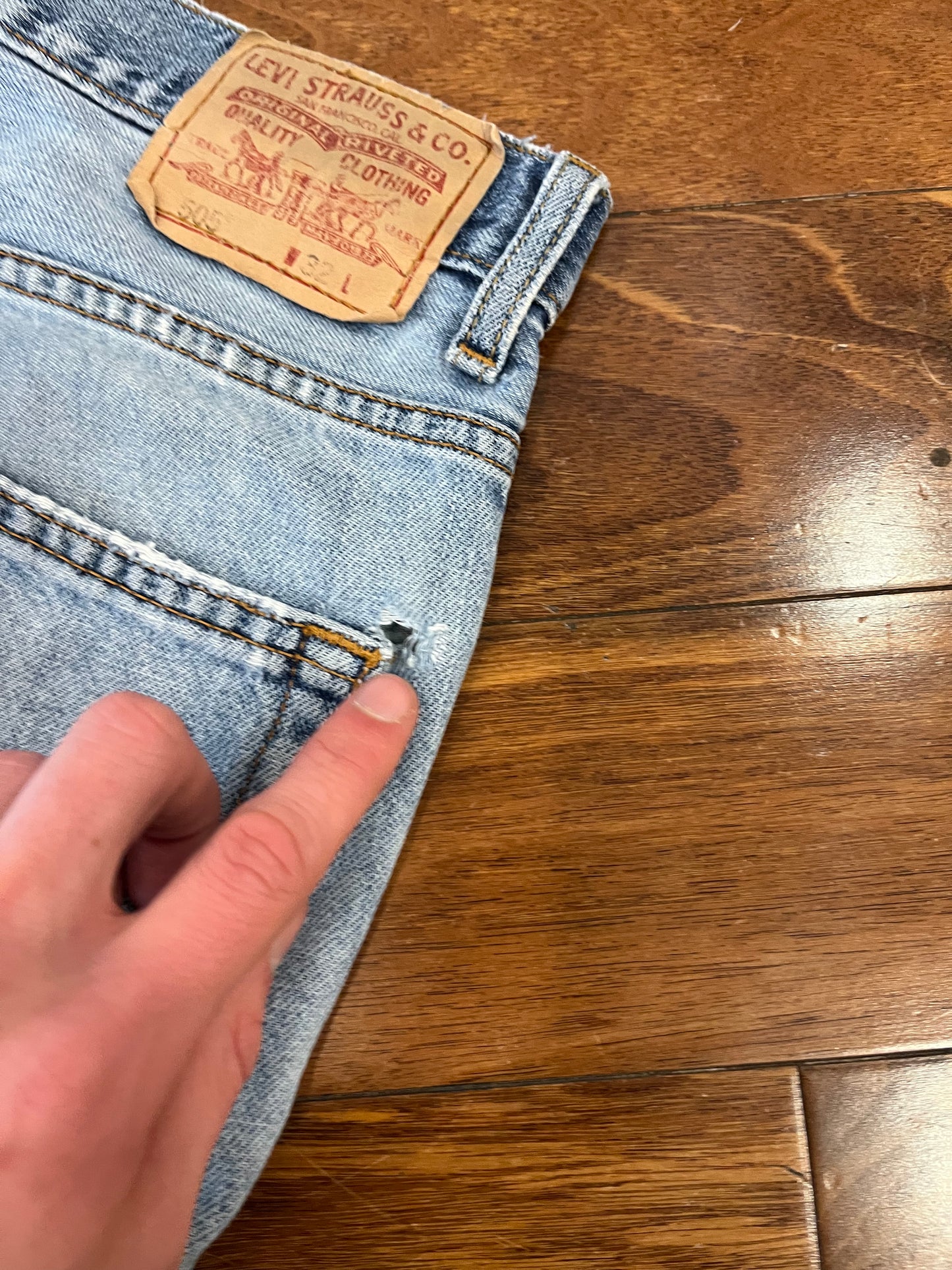 2008 Levi's 505 Distressed Jean Shorts (32)