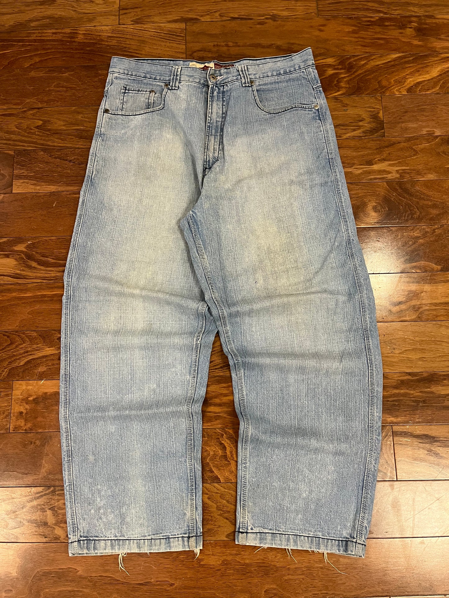 00s Evolution Baggy Light Wash Jeans (36 x 30)