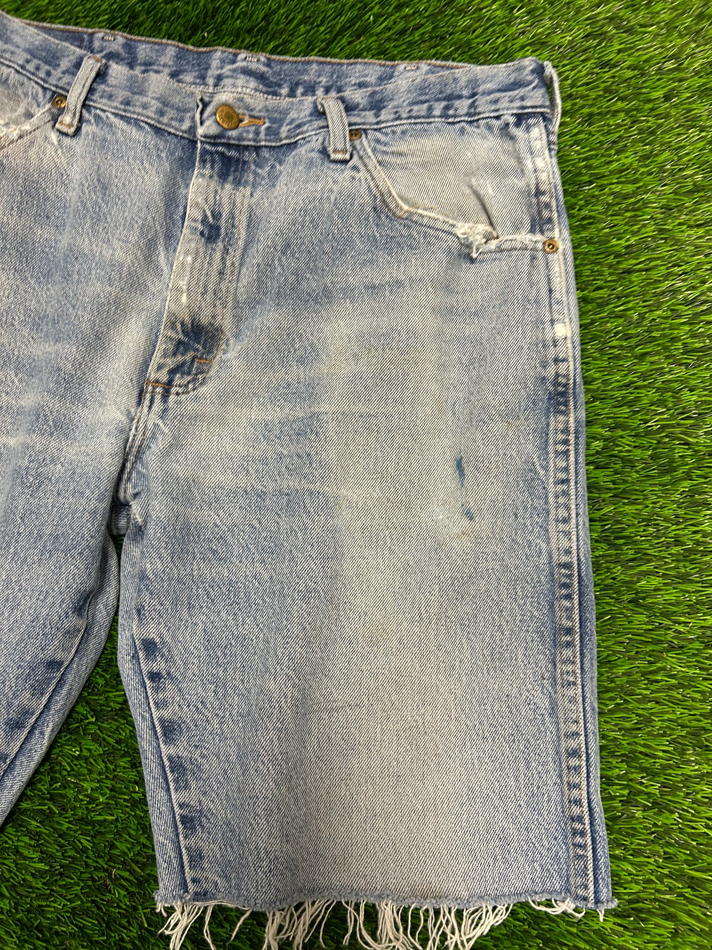 00s Wrangler Workwear Distressed Cut Off Vintage Jean Shorts (36)
