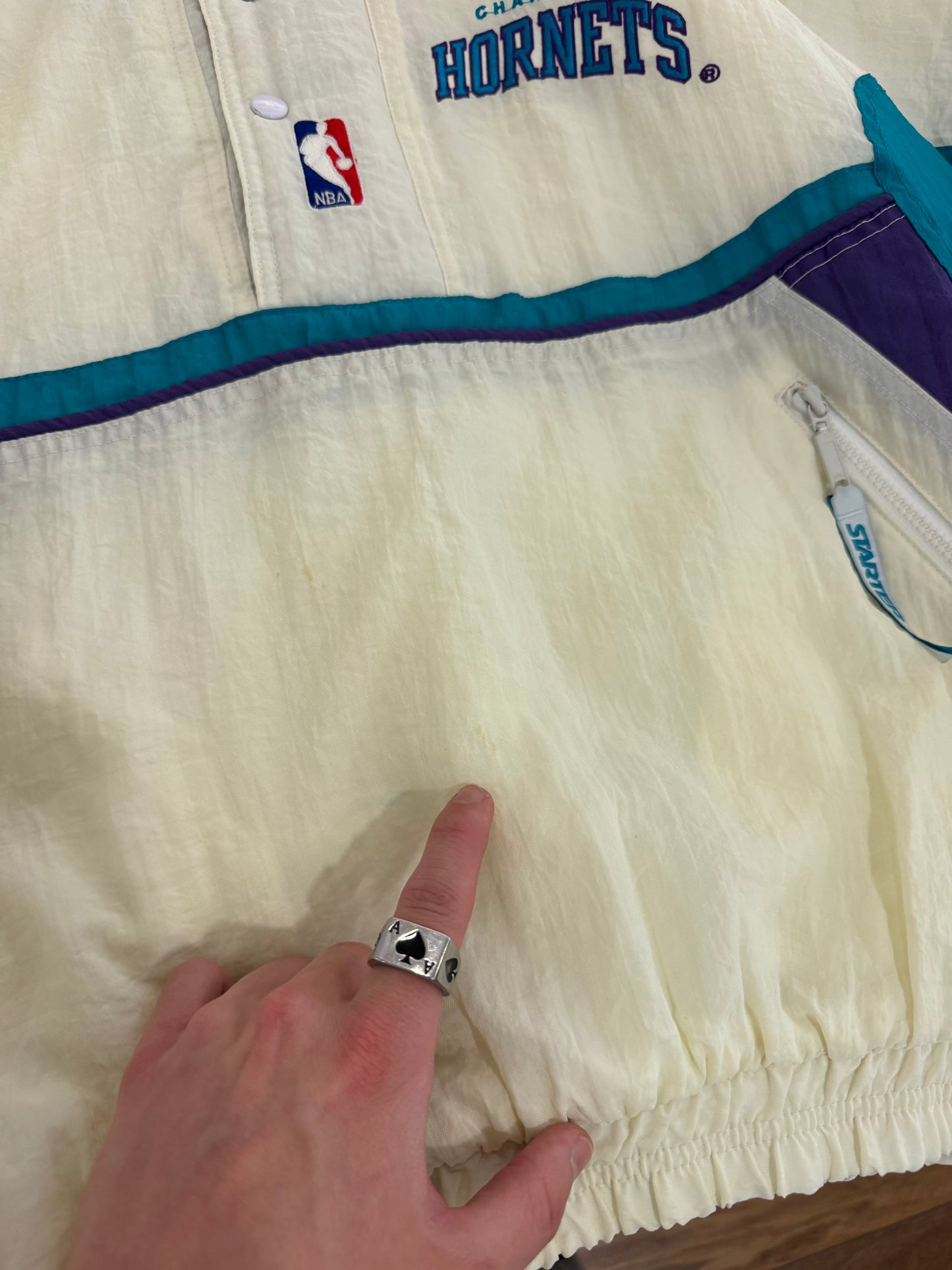 90s Charlotte Hornets Logo NBA White Puffer Starter Jacket (S)