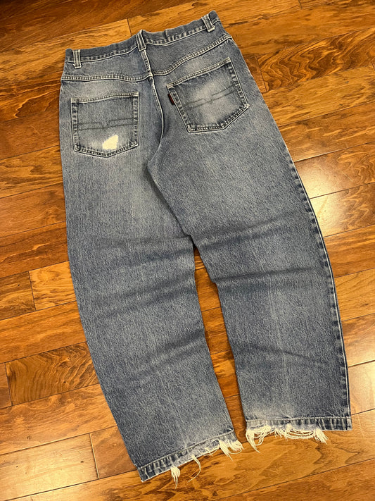 00s Vibes Baggy Distressed Jeans (36 x 32)