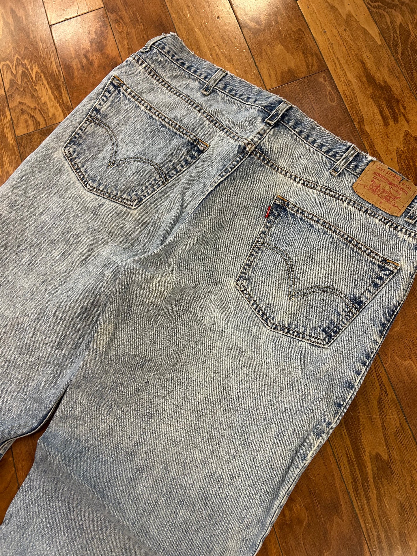2003 Levi's 550 Faded Blue Jeans (42 x 30)
